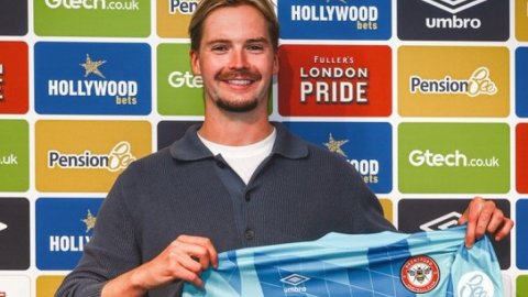 Brentford sign goalkeeper Caoimhin Kelleher from Liverpool