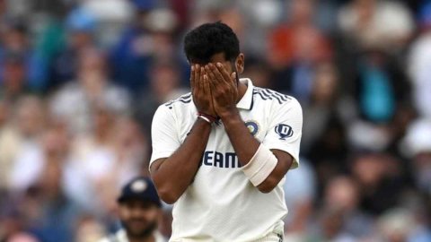 4 catches dropped off jasprit bumrah's bowling in the leeds test is the joint most off an indian bow बेचारे बुमराह,इंग्लैंड की धरती पर 5 विकेट लेने के बावजूद भी दूसरों की गलती से बनाया टेस्ट में अनचाहा