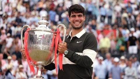 Carlos Alcaraz clinches second Queen’s Club title in thrilling final