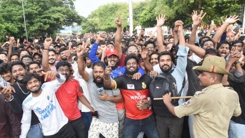 Chinnaswamy Stadium stampede: FIR blames RCB managemnent, claims necessary permissions not obtained 
