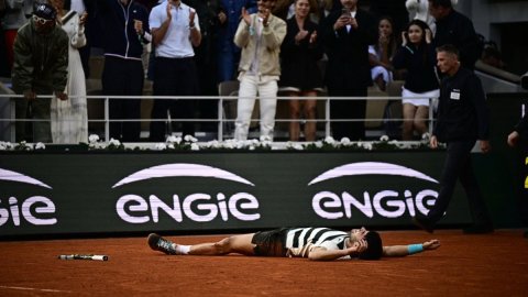French Open: Alcaraz rallies to triumph over Sinner and clinch fifth Grand Slam