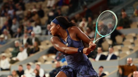 French Open: Gauff edges out Boisson to set up final with Sabalenka