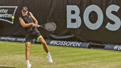 German 17-year-old Engel makes winning start in Stuttgart