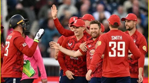 Jos Buttler ने ठोके 96 रन और Liam Dawson ने चटकाए 4 विकेट, इंग्लैंड ने पहले टी20 मैच में वेस्टइंडीज Jos Buttler ने ठोके 96 रन और Liam Dawson ने चटकाए 4 विकेट, इंग्लैंड ने पहले टी20 मैच में वेस्टइंडीज