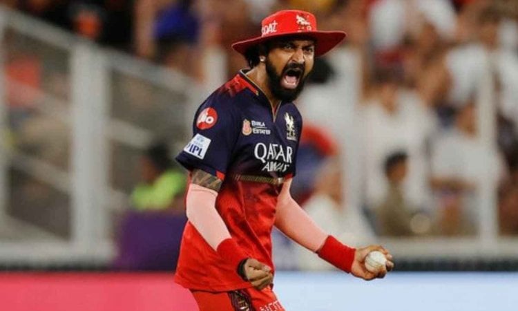 Krunal Pandya becomes the first player to win the Player of the Match award in an IPL final twice ஐபிஎல் இறுதிப்போட்டியில் புதிய வரலாறு படைத்த குர்னால் பாண்டியா!
