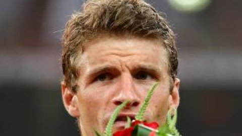 Liverpool sign Florian Wirtz from Bayer Leverkusen for a club-record fee