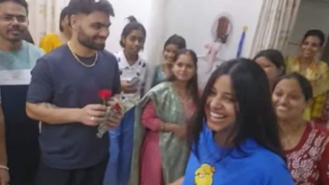 WATCH: शादी से पहले ही ससुराल पहुंचे रिंकू सिंह, प्रिया सरोज ने दिया रोमांटिक सरप्राइज