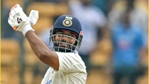 Rishabh Pant के पास इतिहास रचने का मौका, इंग्लैंड टूर पर धमाल मचाकर तोड़ सकते हैं MS Dhoni का महारिक Rishabh Pant के पास इतिहास रचने का मौका, इंग्लैंड टूर पर धमाल मचाकर तोड़ सकते हैं MS Dhoni का महारिक