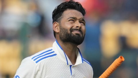 इंग्लैंड पहुंचते ही लगा टीम इंडिया को झटका, ऋषभ पंत हुए प्रैक्टिस सेशन में चोटिल इंग्लैंड पहुंचते ही लगा टीम इंडिया को झटका, ऋषभ पंत हुए प्रैक्टिस सेशन में चोटिल