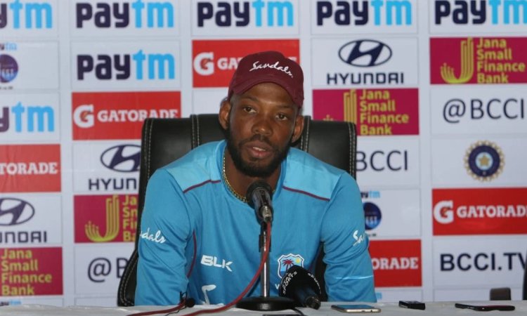 WI vs AUS: Roston Chase Slams Umpiring Decisions After West Indies’ Defeat To Australia தவறான முடிவுகளைக் கொடுக்கும் நடுவர்களுக்கும் தண்டனைகள் வழங்க வேண்டும் - ரோஸ்டன் சேஸ்!
