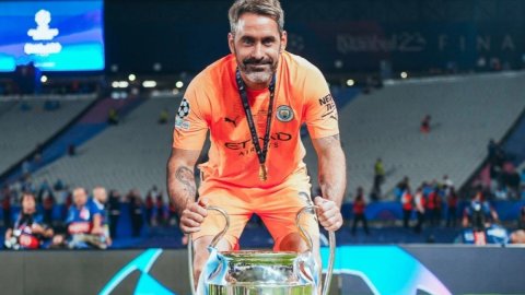 Scott Carson to leave Manchester City after six years