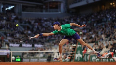 Sinner sinks Djokovic to set up final clash against Alcaraz at French Open