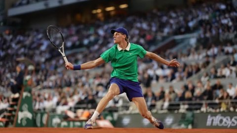 Sinner sprints into Roland Garros quarterfinals with win over Rublev
