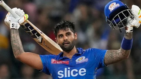 IPL 2025: Ab De Villiers 9 Year Old Record Broken Sky Creates History With The Bat! ஏபிடி வில்லியர்ஸின் சாதனையை முறியடித்த சூர்யகுமார் யாதவ்!