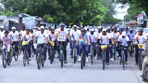Sports Minister Mandaviya leads 'Fit India Sundays on Cycle' in Palitana with 'Swachhata Senanis'