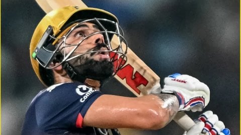 Virat Kohli Created History Broke Shikhar Dhawan Most Fours Record In IPL ஷிகர் தவானின் சாதனையை முறியடித்தார் விராட் கோலி!