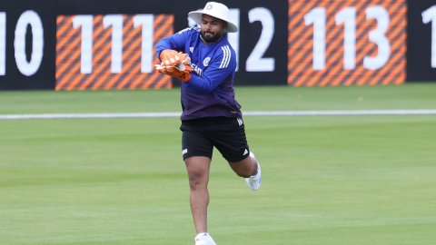 3rd Test: Jurel steps up as wicketkeeper after Pant goes off the field due to left finger injury
