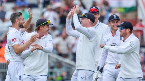 4th Test: Woakes double-strike leaves India in trouble after Stokes’ 141 guides England to 669