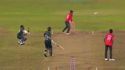 Watch- Khushdil Wrong Call Sank Set Batter Fakhar As Well ரன் அவுட்டாகி அரைசதத்தை தவறவிட்ட ஃபகர் ஸமான் - காணொளி