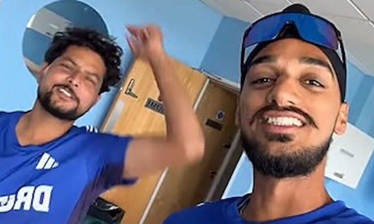 जल्द ही डांस क्लास शुरू! अर्शदीप ने कुलदीप को सिखाए पंजाबी गाने के स्टेप, Video देख फैंस हुए खुश जल्द ही डांस क्लास शुरू! अर्शदीप ने कुलदीप को सिखाए पंजाबी गाने के स्टेप, Video देख फैंस हुए खुश