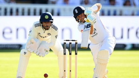 IND vs ENG: इंग्लैंड ने भारत के खिलाफ खेले जा रहे तीसरे टेस्ट में दूसरे दिन के लंच तक पहली पारी में 