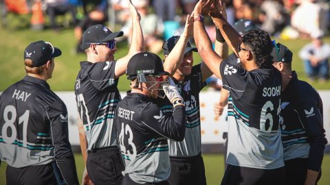 NZ vs SA 2nd T20: टिम रॉबिन्सन की शानदार 75 रनों की पारी और डफी-हेनरी की गेंदबाज़ी से न्यूज़ीलैंड ने NZ vs SA 2nd T20: टिम रॉबिन्सन की शानदार 75 रनों की पारी और डफी-हेनरी की गेंदबाज़ी से न्यूज़ीलैंड ने