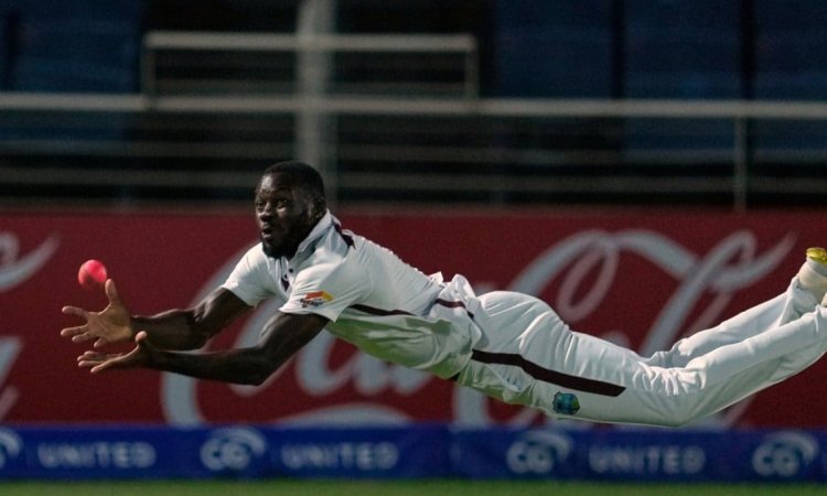 Watch- Anderson Phillip Took Sensational Catch To Dismiss Travis Head In Pink Ball Test கிளென் பிலிப்ஸுக்கு டஃப் கொடுக்கும் வகையில் கேட்ச் பிடித்த ஆண்டர்சன் பிலிப் - காணொளி