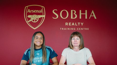 Arsenal sign Olivia Smith for world-record women's transfer fee