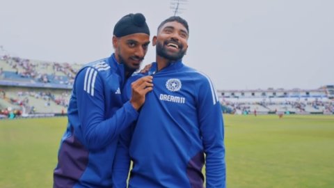 WATCH: अर्शदीप ने किया सिराज का डायलॉग चेंज़, बोला- 'I only believe in myself and Jassi Bhai'