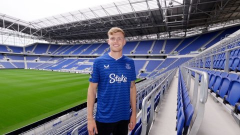 Branthwaite signs long-term deal with Everton