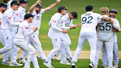 England beat India by 22 runs to win an absorbing Lord's Test and take a 2-1 lead லார்ட்ஸ் டெஸ்ட்: ரவீந்திர ஜடேஜா போராட்டம் வீண்; இங்கிலாந்து அணி த்ரில் வெற்றி!