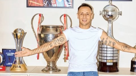Ex-Bayern defender Rafinha calls time on career