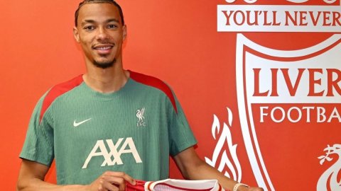 Football: Liverpool completes signing of Frankfurt forward Ekitike
