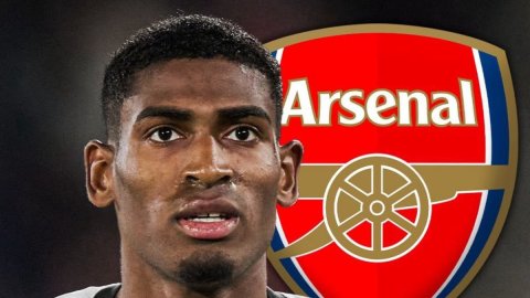 Football: Valencia's Mosquera joins Arsenal squad ahead of closing transfer
