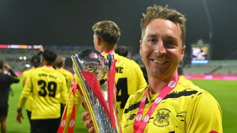 Gloucestershire spinner Tom Smith announces retirement