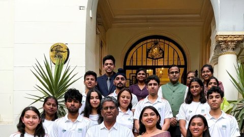 Indian Ambassador to Egypt hosts U-17 squash team for Junior Worlds in Cairo