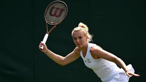 Katerina Siniakova shocks fifth seed Zheng; China's Wang Xinyu powers into Round 2 of women's single