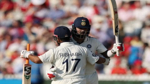 3rd Test, Day 2: India trail by 242 runs with KL Rahul unbeaten on 53 3rd Test, Day 2: கேஎல் ராகுல் அரைசதம்; நிதானம் காட்டும் இந்திய அணி!