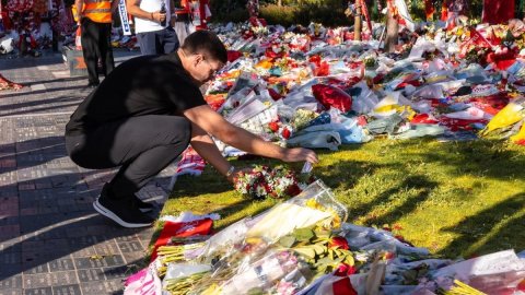 Liverpool legend Steven Gerrard pays respect to Diogo Jota and Andre Silva