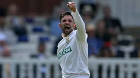 South Africa spinner Keshav Maharaj ruled out of second Test against Zimbabwe ZIM vs SA: जिम्बाब्वे के खिलाफ दूसरे टेस्ट से केशव महाराज बाहर, ये खिलाड़ी बना साउथ अफ्रीका टीम का न