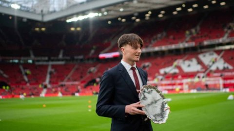 Man Utd goalkeeper Elyh Harrison joins Shrewsbury Town on loan