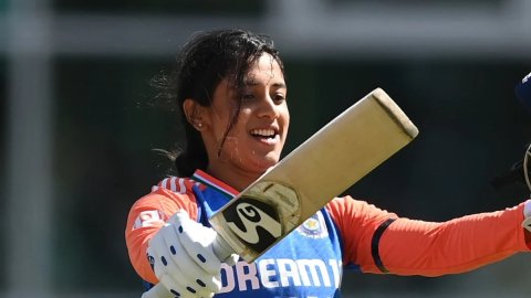 Mandhana closes in on No. 1 T20I ranking after century against England