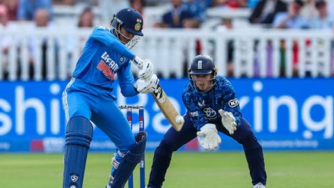 ICC ODI Rankings: स्मृति मंधाना के लिए बुरी खबर, अब नहीं रहीं नंबर वन वनडे बल्लेबाज़ ICC ODI Rankings: स्मृति मंधाना के लिए बुरी खबर, अब नहीं रहीं नंबर वन वनडे बल्लेबाज़