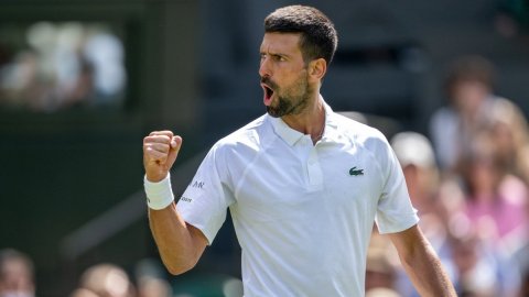 Novak Djokovic dismantles Evans to reach third round, breaks Federer's record in men's singles at th