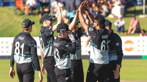 New Zealand defeat South Africa by 21 runs in the second match of the Zimbabwe Tri-Nation Series! முத்தரப்பு டி20 தொடர்: ராபின்சன், ஜேக்கப் டஃபி அசத்தல்; தென் ஆப்பிரிக்காவை வீழ்த்தியது நியூசிலாந்து!
