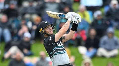NZ opener Allen ruled out of Zimbabwe tri-series with foot injury