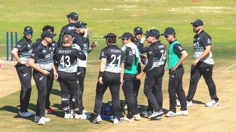 T20I Tri Series 2025: New Zealand bowlers restrict South Africa to 134/8 முத்தரப்பு டி20 தொடர்: தென் ஆப்பிரிக்காவை 130 ரன்னில் சுருட்டியது நியூசிலாந்து!