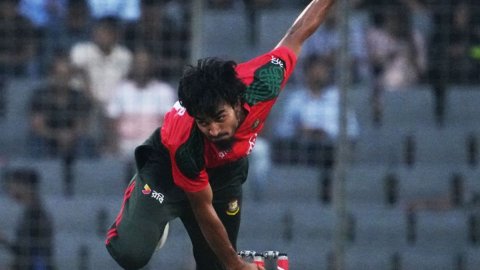 Pak coach Hesson flays 'poor' pitch, Bangladesh players defend it