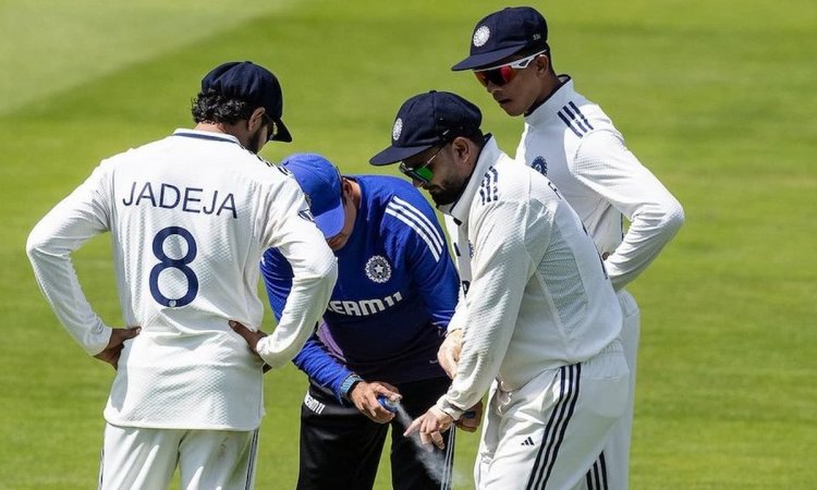 Rishabh Pant walks off the field after a nasty blow to his fingers லார்ட்ஸ் டெஸ்ட்: காயத்தை சந்தித்த ரிஷப் பந்த்; பின்னடைவை சந்திக்கும் இந்தியா!