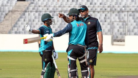 Phil Simmons leaves Sri Lanka tour for scheduled medical visit in London: Report